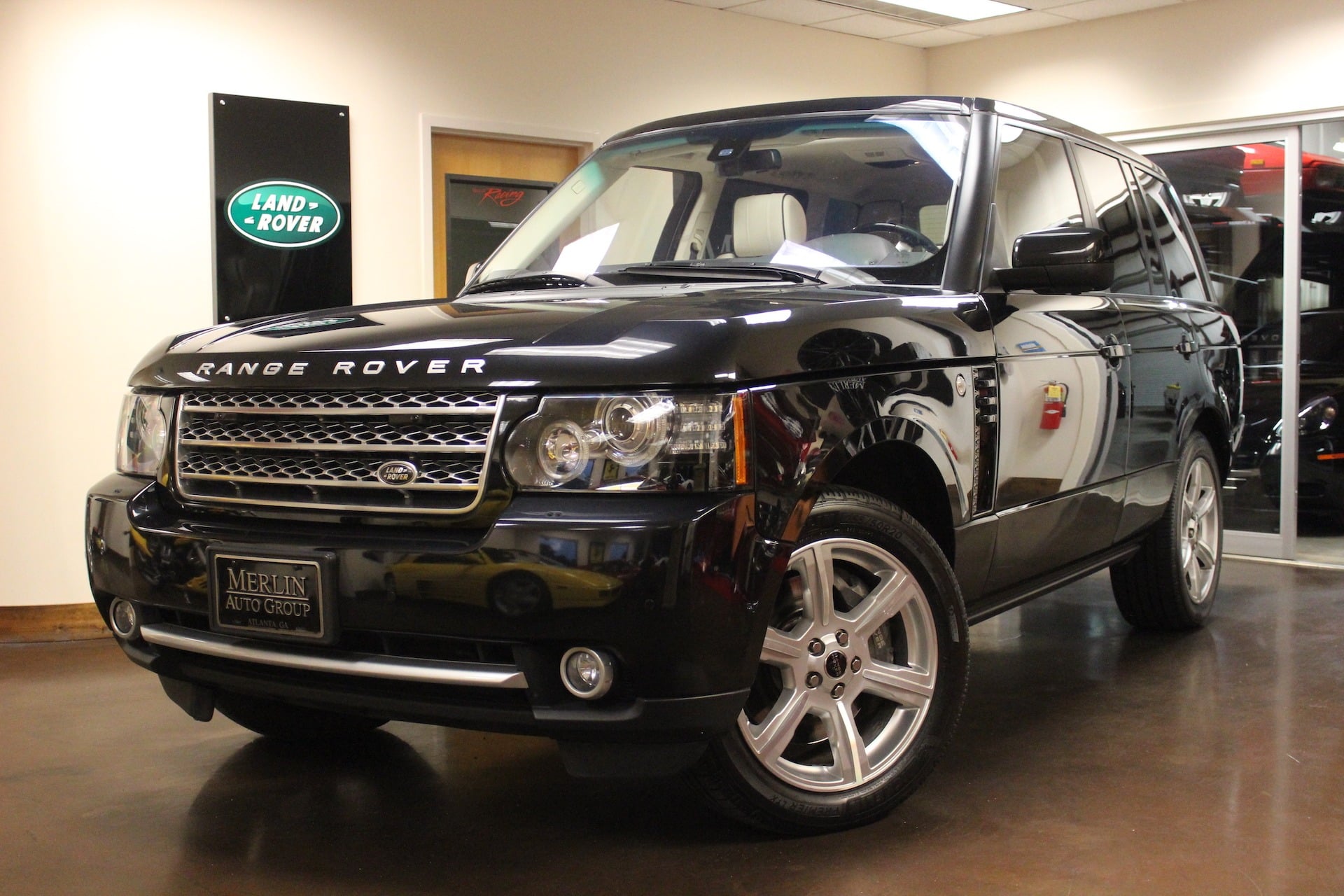 Elegant Range Rover Supercharged 2012 Pictures
