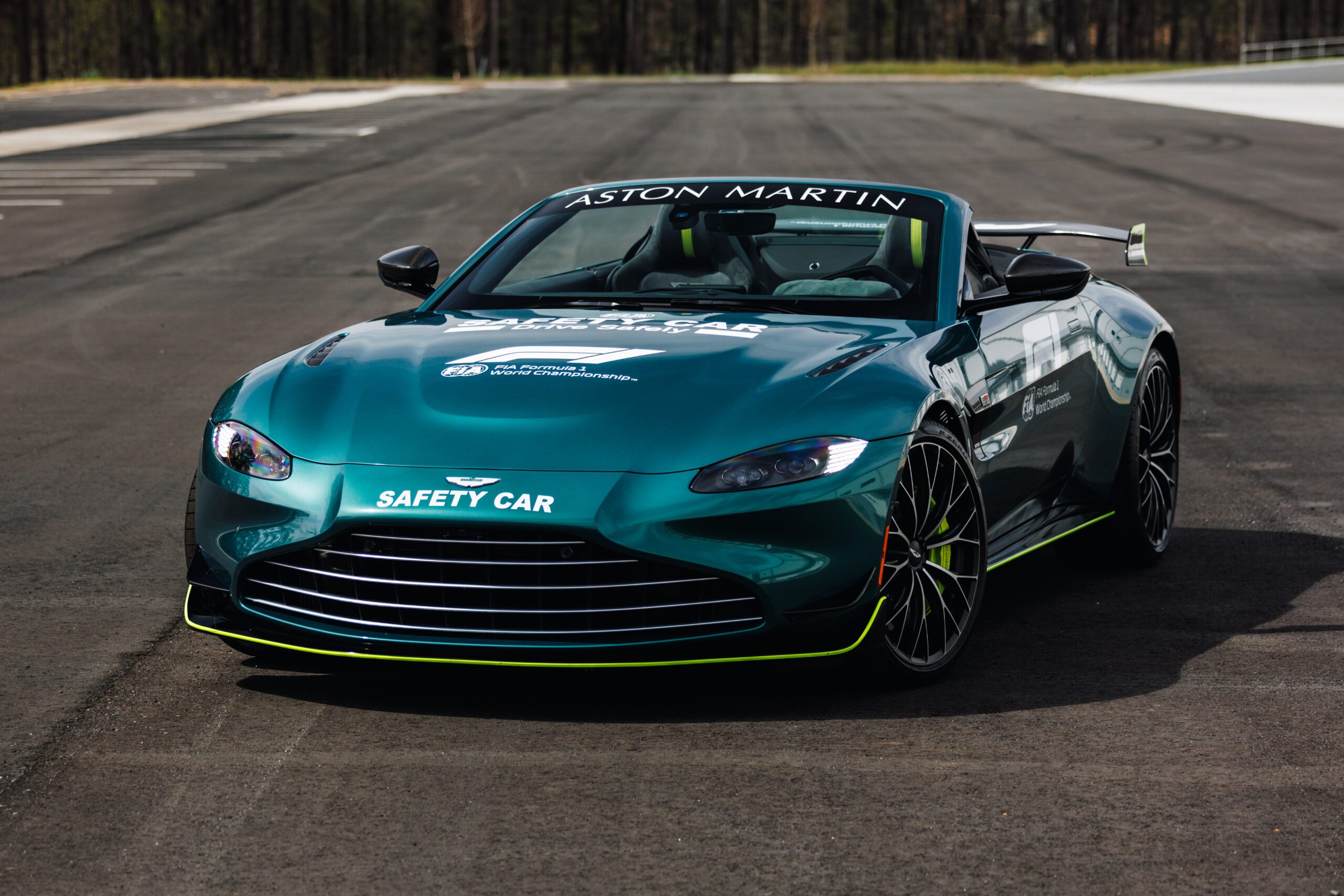 SCFSMGBW6NGP50302 2022 Aston Martin Vantage Roadster F1 - Merlin